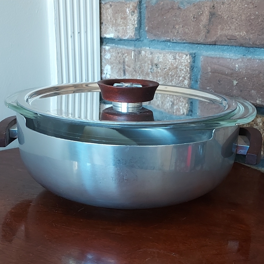 Vintage BW Buenilum Aluminum Wood Lidded Baking Dish Holder And Pyrex Insert MCM